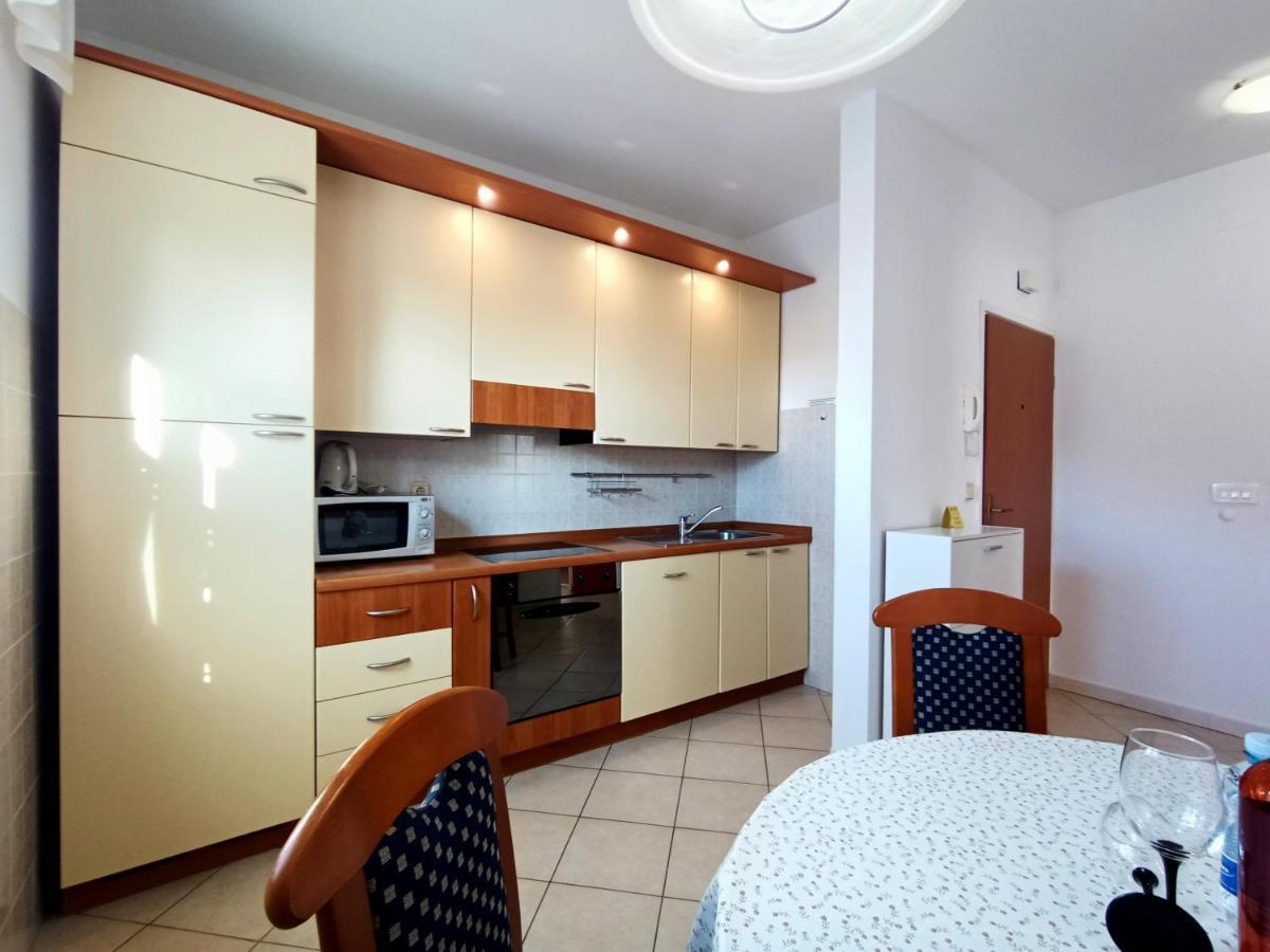 Apartments Jelovac Porec Bagian luar foto